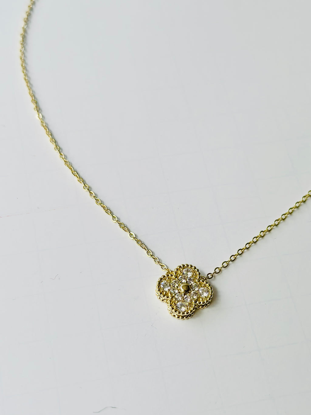 NL105 CRYSTAL CLOVER NECKLACE