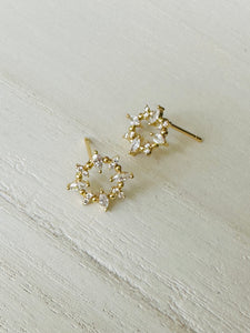 ER262 DIA WREATH STUDS