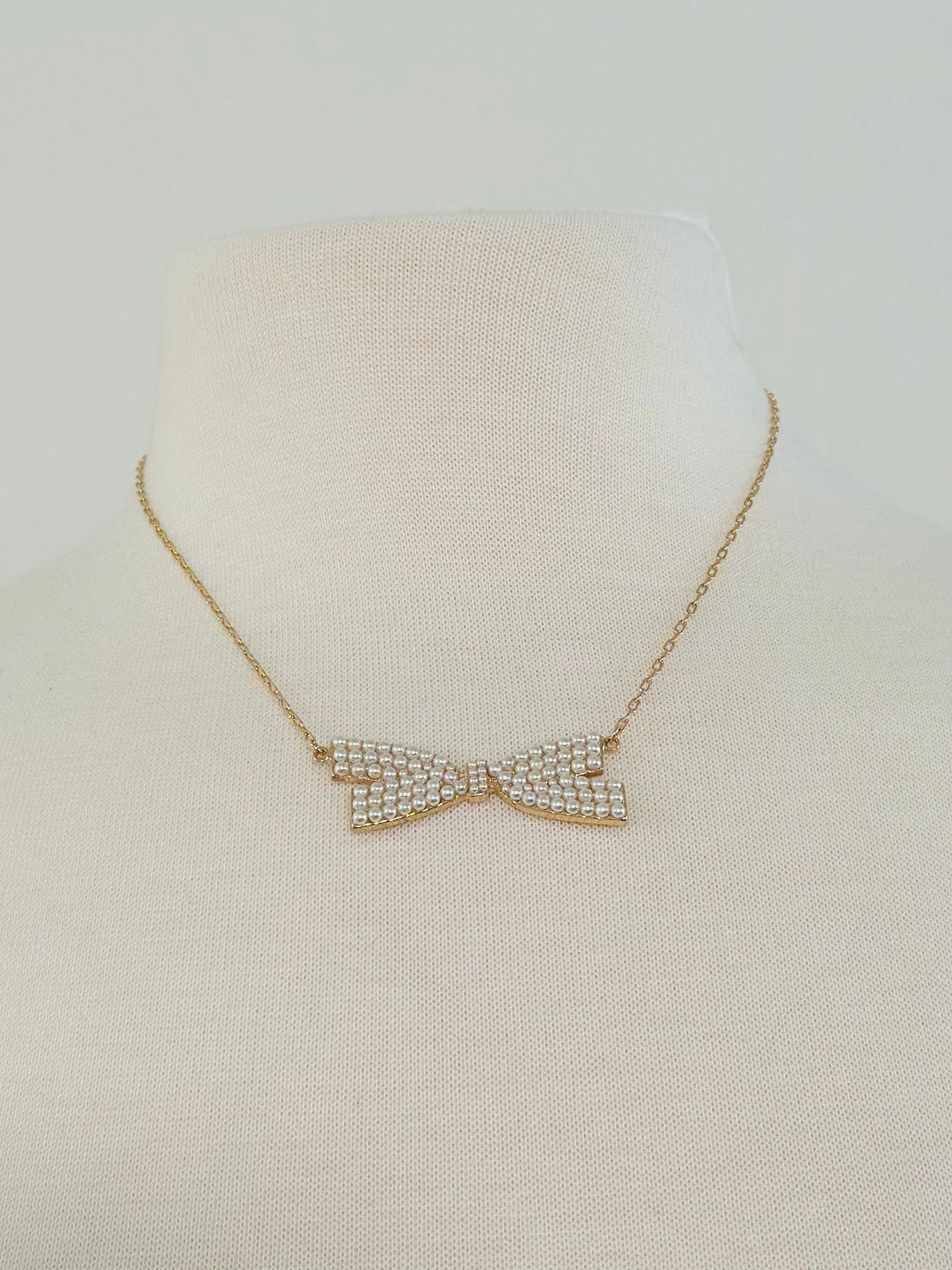 NL92 PEARL BOW NECKLACE