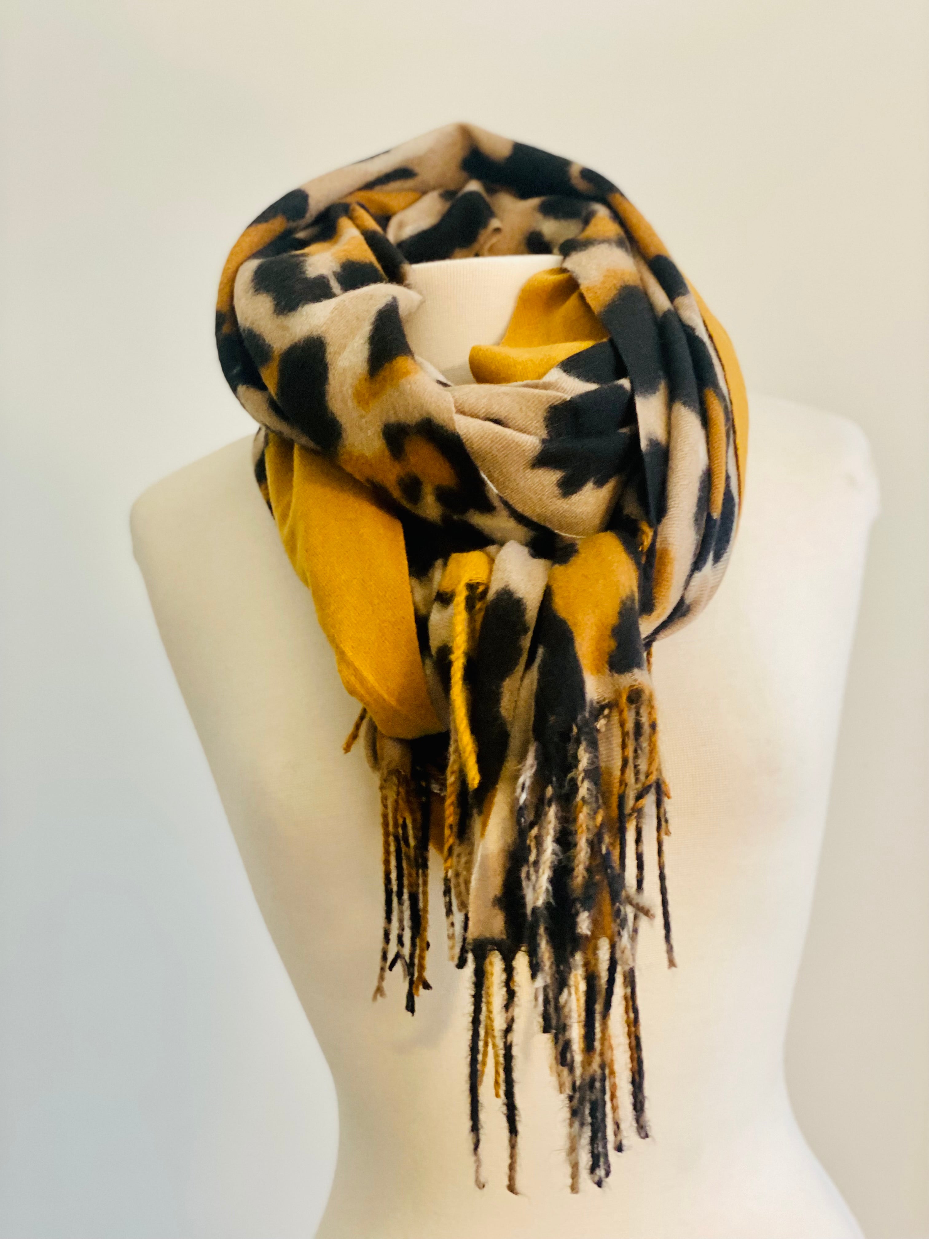 SC13 LEOPARD BORDER SCARF