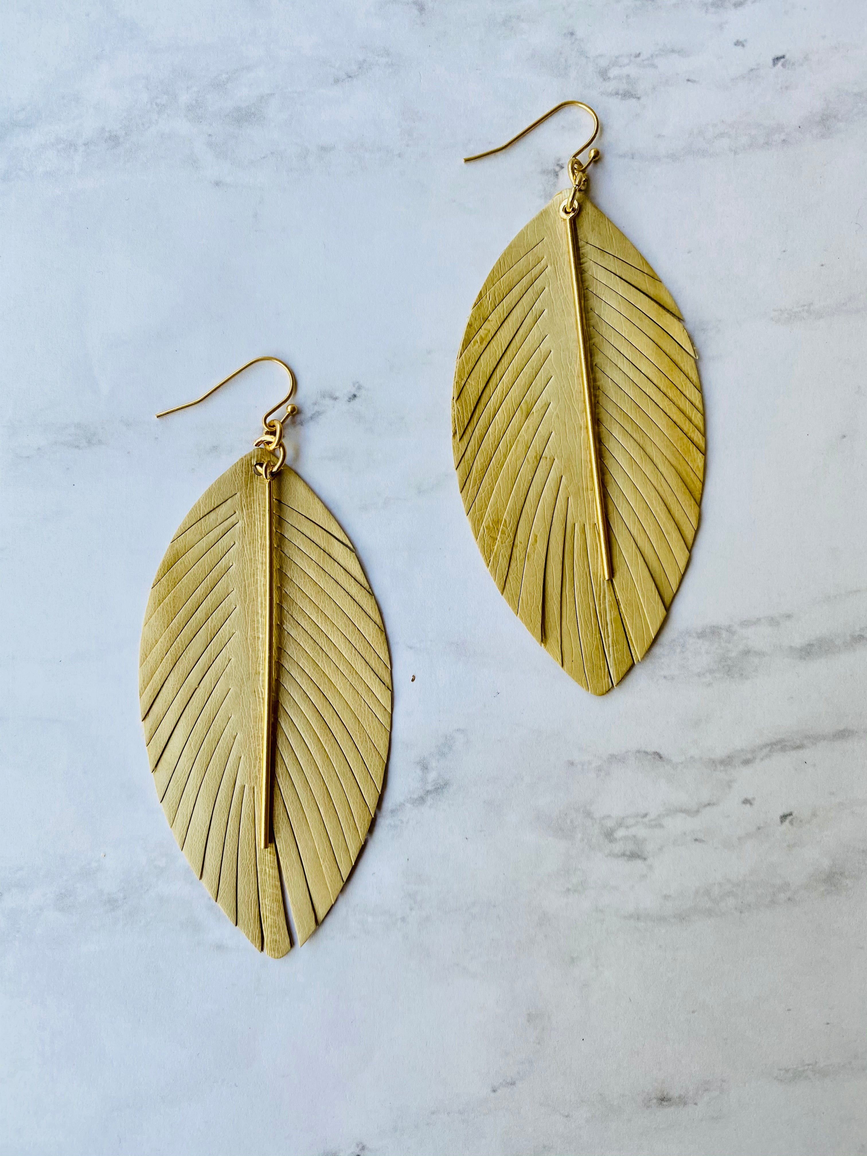 ER115 LEATHER BAR FEATHER EARRING