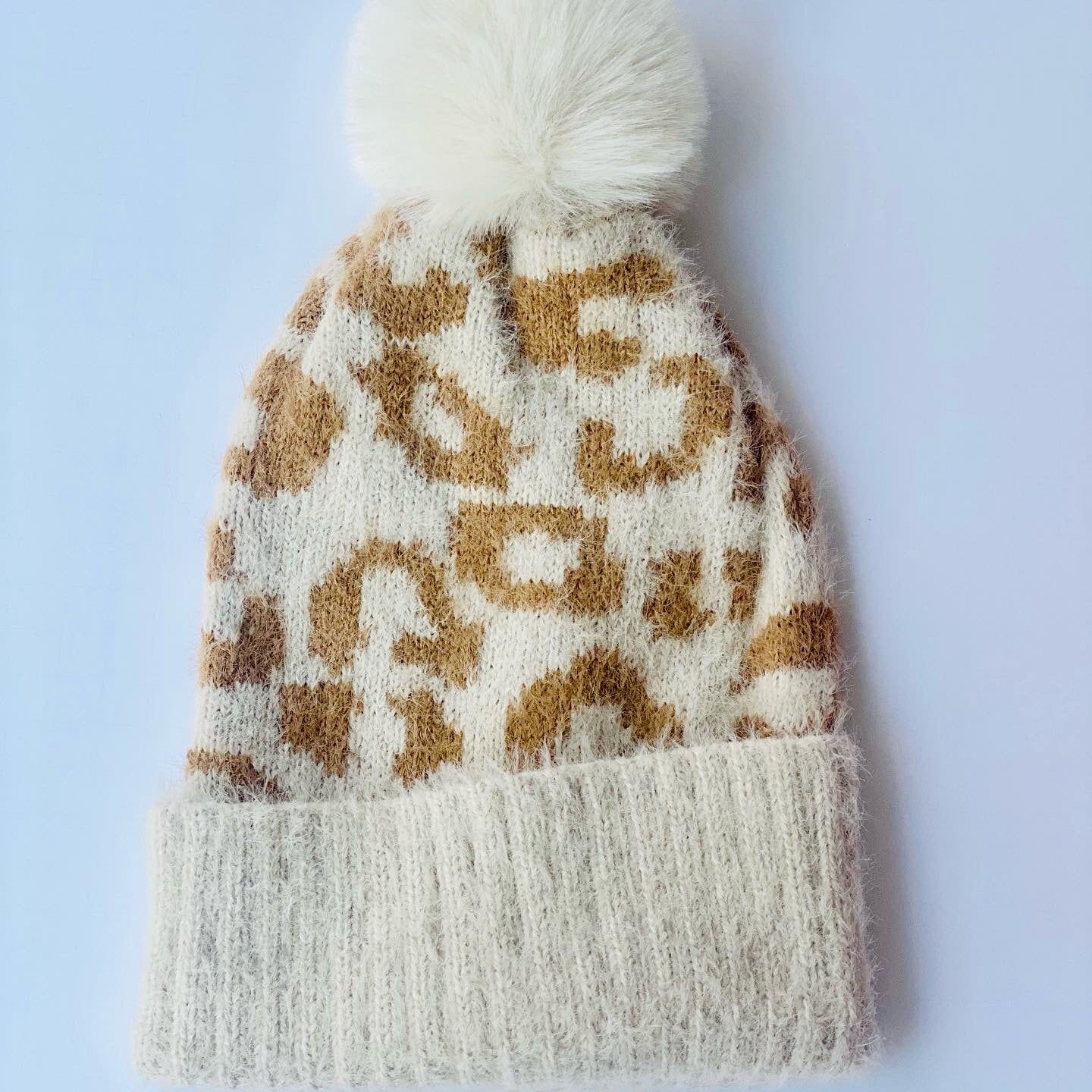 H31 LEOPARD BOBBLE BEANIE