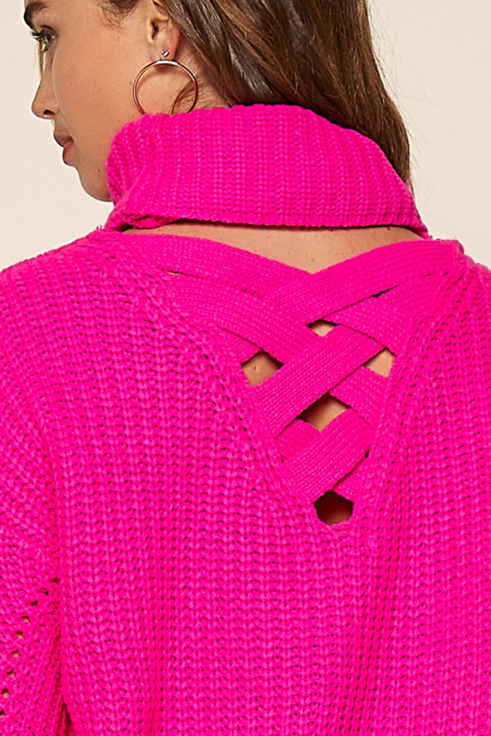 K41 CROSS DETAIL TURTLE NECK